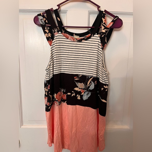 7th Ray 3 strap tank top women’s XL fits like large.‎ Peach, black and sage